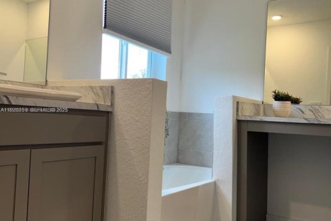 Townhouse in Miami Gardens, Florida 4 bedrooms, 148.83 sq.m. № 1988376 - photo 6