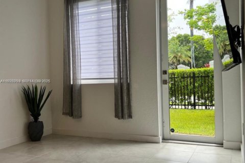 Townhouse in Miami Gardens, Florida 4 bedrooms, 148.83 sq.m. № 1988376 - photo 13