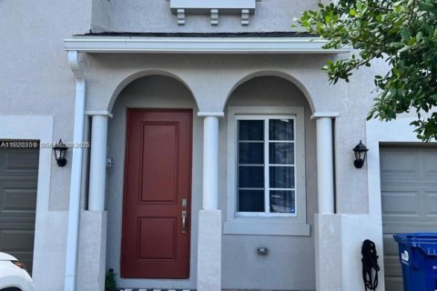 Townhouse in Miami Gardens, Florida 4 bedrooms, 148.83 sq.m. № 1988376 - photo 2