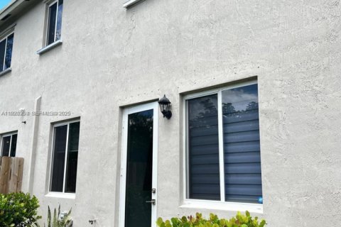 Townhouse in Miami Gardens, Florida 4 bedrooms, 148.83 sq.m. № 1988376 - photo 23