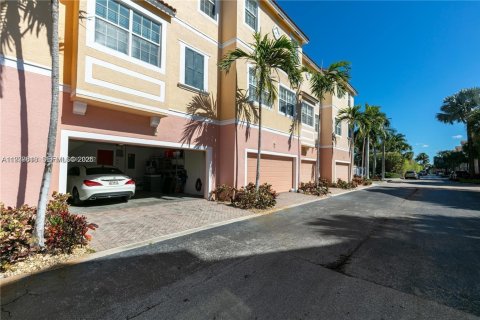 Townhouse in Boynton Beach, Florida 3 bedrooms, 139.26 sq.m. № 2000747 - photo 3