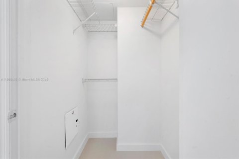 Купить кондоминиум в Майами, Флорида 1 спальня, 72.93м2, № 1897676 - фото 19