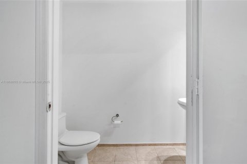 Купить кондоминиум в Майами, Флорида 1 спальня, 72.93м2, № 1897676 - фото 13