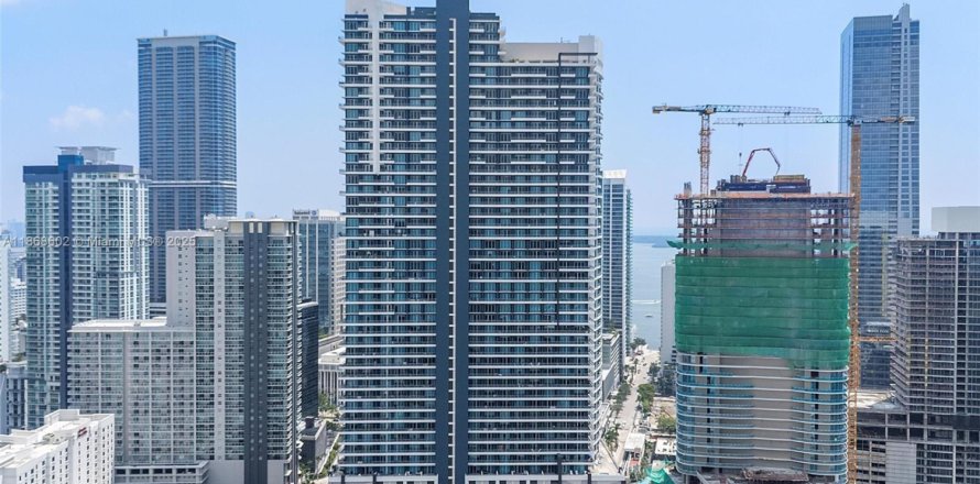 Кондоминиум с 1 спальней в Майами, Флорида № 1897676