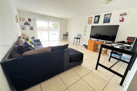 Condominio en alquiler en Miami, Florida, 1 dormitorio, 68.75 m2 № 2170177 - foto 2