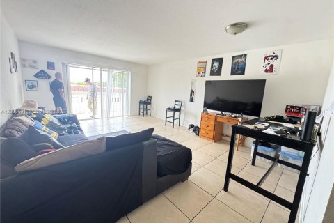 Condominio en alquiler en Miami, Florida, 1 dormitorio, 68.75 m2 № 2170177 - foto 3