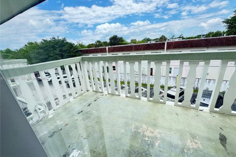 Condominio en alquiler en Miami, Florida, 1 dormitorio, 68.75 m2 № 2170177 - foto 9