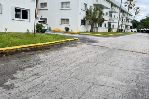 Condominio en alquiler en Miami, Florida, 1 dormitorio, 68.75 m2 № 2170177 - foto 15