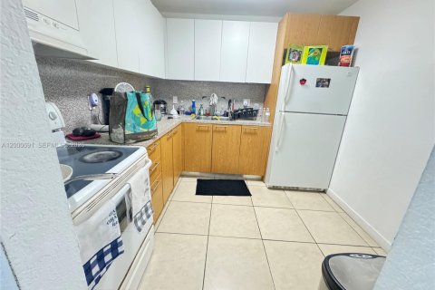 Condominio en alquiler en Miami, Florida, 1 dormitorio, 68.75 m2 № 2170177 - foto 7