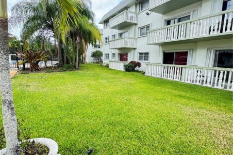 Condominio en alquiler en Miami, Florida, 1 dormitorio, 68.75 m2 № 2170177 - foto 14