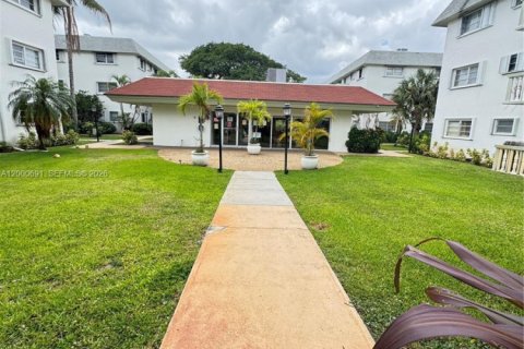 Condominio en alquiler en Miami, Florida, 1 dormitorio, 68.75 m2 № 2170177 - foto 13