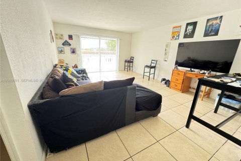 Condominio en alquiler en Miami, Florida, 1 dormitorio, 68.75 m2 № 2170177 - foto 8