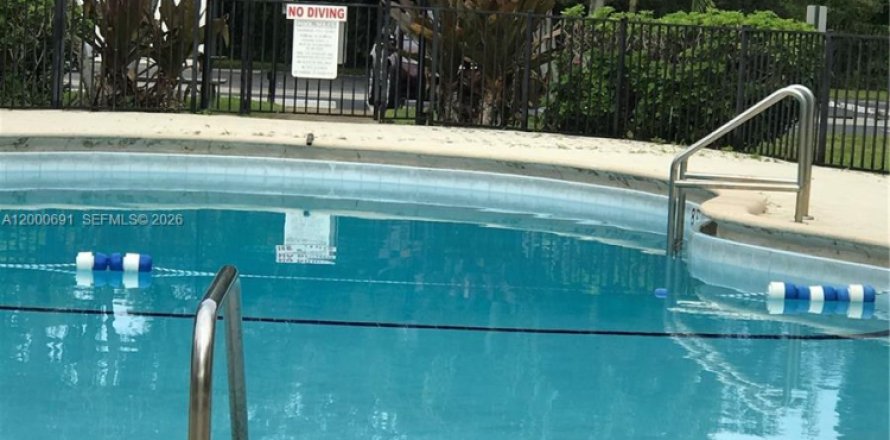 Condominio en Miami, Florida, 1 dormitorio  № 2170177
