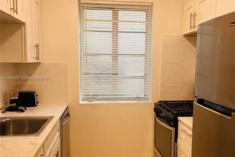 Condo in Miami Beach, Florida № 2029174 - photo 8