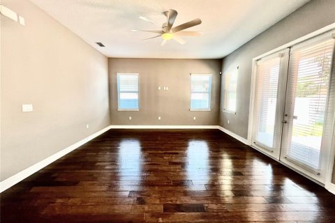 Villa ou maison à louer à Tampa, Floride: 4 chambres, 232.72 m2 № 2149696 - photo 13