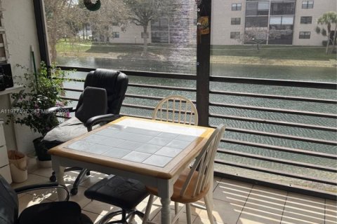 Condo in Tamarac, Florida, 2 bedrooms  № 2055211 - photo 26