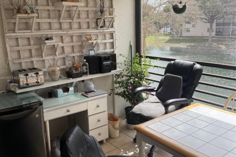 Condo in Tamarac, Florida, 2 bedrooms  № 2055211 - photo 27