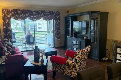 Condo in Tamarac, Florida, 2 bedrooms  № 2055211 - photo 20