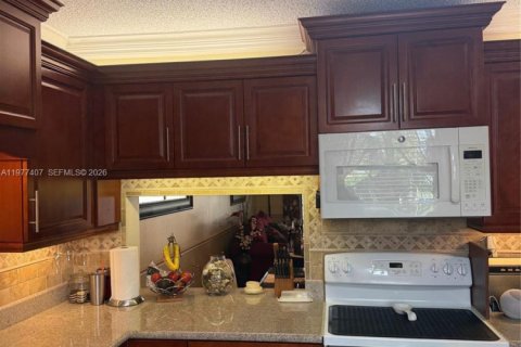Condo in Tamarac, Florida, 2 bedrooms  № 2055211 - photo 7
