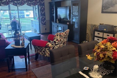 Condo in Tamarac, Florida, 2 bedrooms  № 2055211 - photo 19