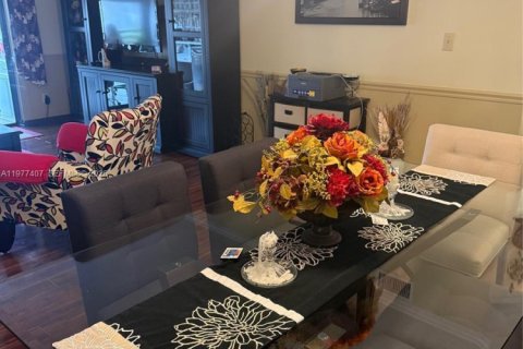 Condo in Tamarac, Florida, 2 bedrooms  № 2055211 - photo 17