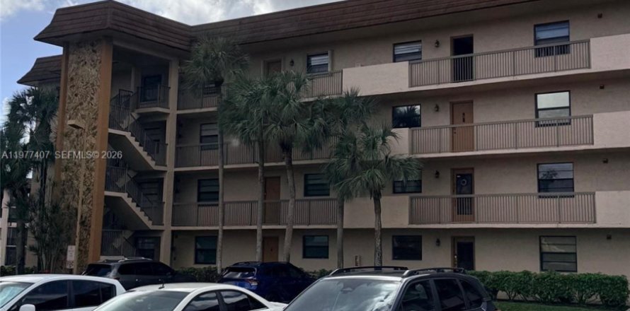 Condo in Tamarac, Florida, 2 bedrooms  № 2055211