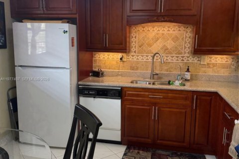 Condo in Tamarac, Florida, 2 bedrooms  № 2055211 - photo 8