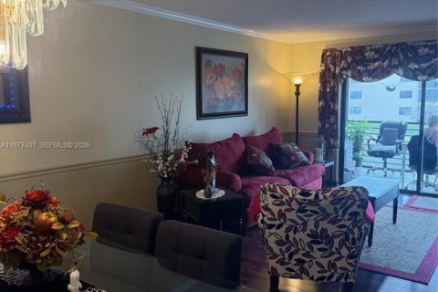Condo in Tamarac, Florida, 2 bedrooms  № 2055211 - photo 18