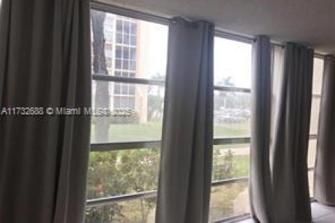 Condo in Hallandale Beach, Florida, 1 bedroom  № 1703810 - photo 7