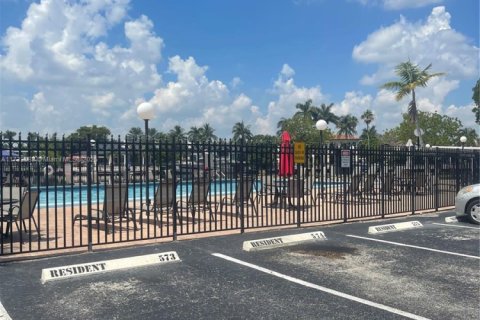Condo in Hallandale Beach, Florida, 1 bedroom  № 1703810 - photo 12