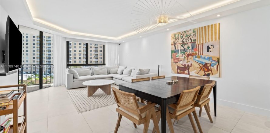 Condo in Miami, Florida, 2 bedrooms  № 1697447