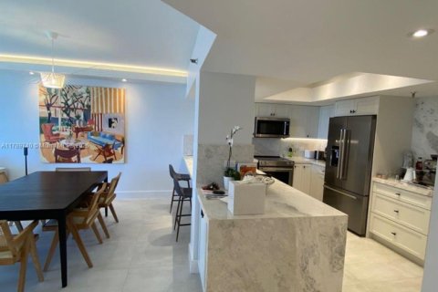 Condo in Miami, Florida, 2 bedrooms  № 1697447 - photo 11