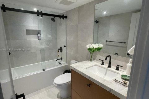 Condo in Miami, Florida, 2 bedrooms  № 1697447 - photo 21