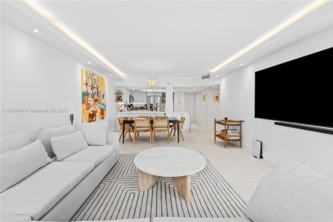 Condo in Miami, Florida, 2 bedrooms  № 1697447 - photo 4