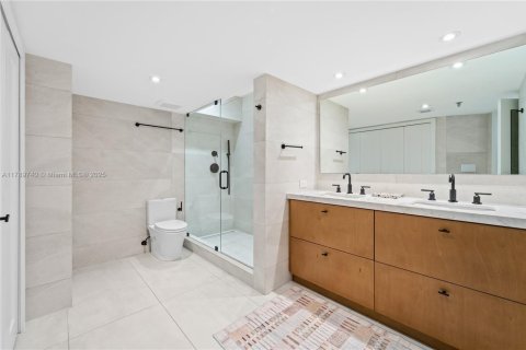 Condo in Miami, Florida, 2 bedrooms  № 1697447 - photo 16