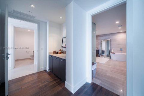 Condominio en venta en Aventura, Florida, 3 dormitorios, 222.78 m2 № 2052107 - foto 24