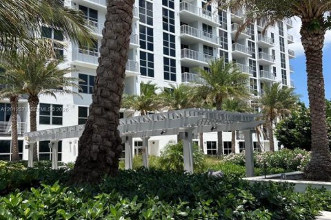Apartamento en alquiler en Hollywood, Florida, 1 dormitorio, 62.43 m2 № 2074820 - foto 2