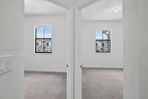 Touwnhouse à vendre à Miami, Floride: 3 chambres, 133.97 m2 № 2270638 - photo 19