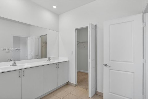 Touwnhouse à vendre à Miami, Floride: 3 chambres, 133.97 m2 № 2270638 - photo 26