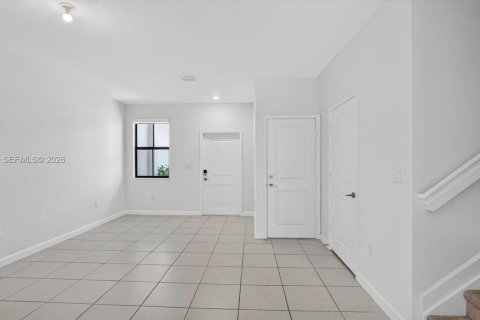 Touwnhouse à vendre à Miami, Floride: 3 chambres, 133.97 m2 № 2270638 - photo 3