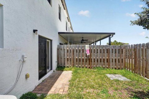Touwnhouse à vendre à Miami, Floride: 3 chambres, 133.97 m2 № 2270638 - photo 30