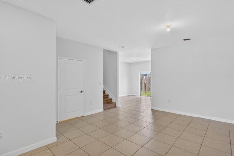 Touwnhouse à vendre à Miami, Floride: 3 chambres, 133.97 m2 № 2270638 - photo 4