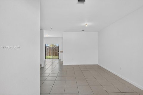 Touwnhouse à vendre à Miami, Floride: 3 chambres, 133.97 m2 № 2270638 - photo 5