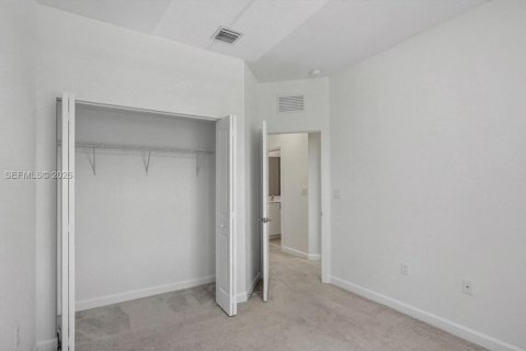 Touwnhouse à vendre à Miami, Floride: 3 chambres, 133.97 m2 № 2270638 - photo 21