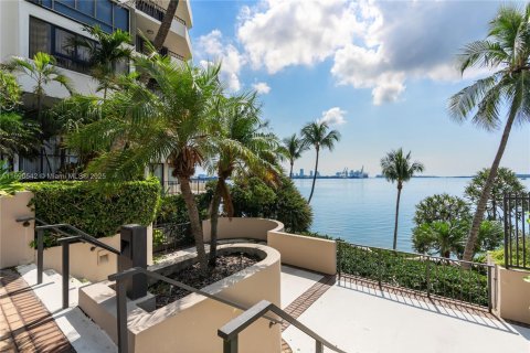 Condo in Miami, Florida, 1 bedroom  № 1874637 - photo 13