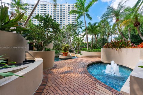 Condo in Miami, Florida, 1 bedroom  № 1874637 - photo 15