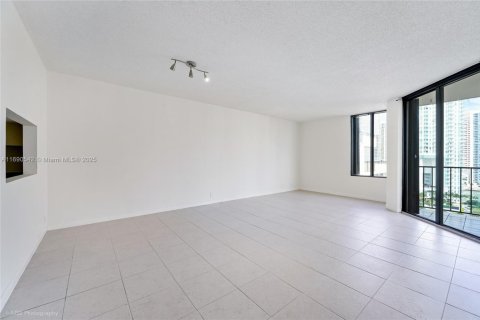 Condo in Miami, Florida, 1 bedroom  № 1874637 - photo 2
