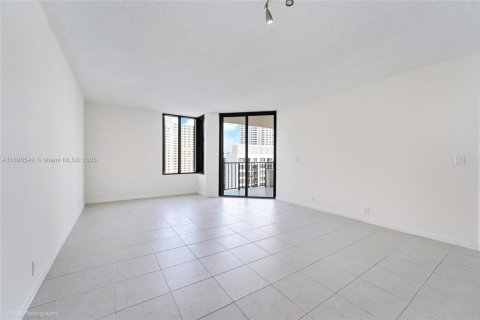 Condo in Miami, Florida, 1 bedroom  № 1874637 - photo 3