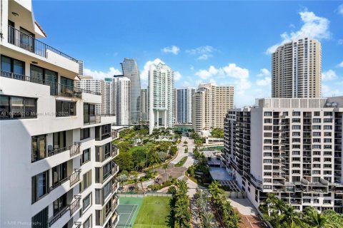 Condo in Miami, Florida, 1 bedroom  № 1874637 - photo 10