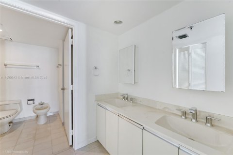 Condo in Miami, Florida, 1 bedroom  № 1874637 - photo 6